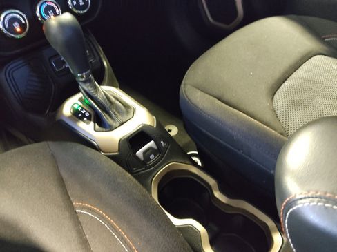 Used 2016 Jeep Renegade 75th Anniversary FWD image 26