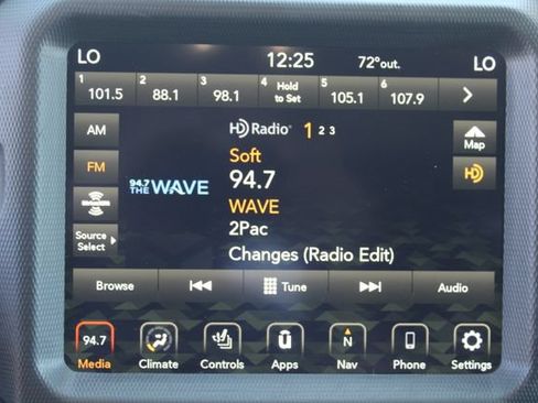 Used 2022 Jeep Wrangler Unlimited Sahara w/ Cold Weather Group AWD/4WD image 25