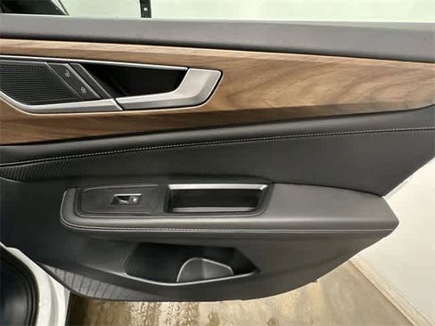 Certified 2025 Volkswagen Atlas SE image 22