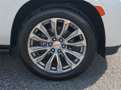 Used 2022 GMC Yukon XL Denali w/ Denali Ultimate Package image 27