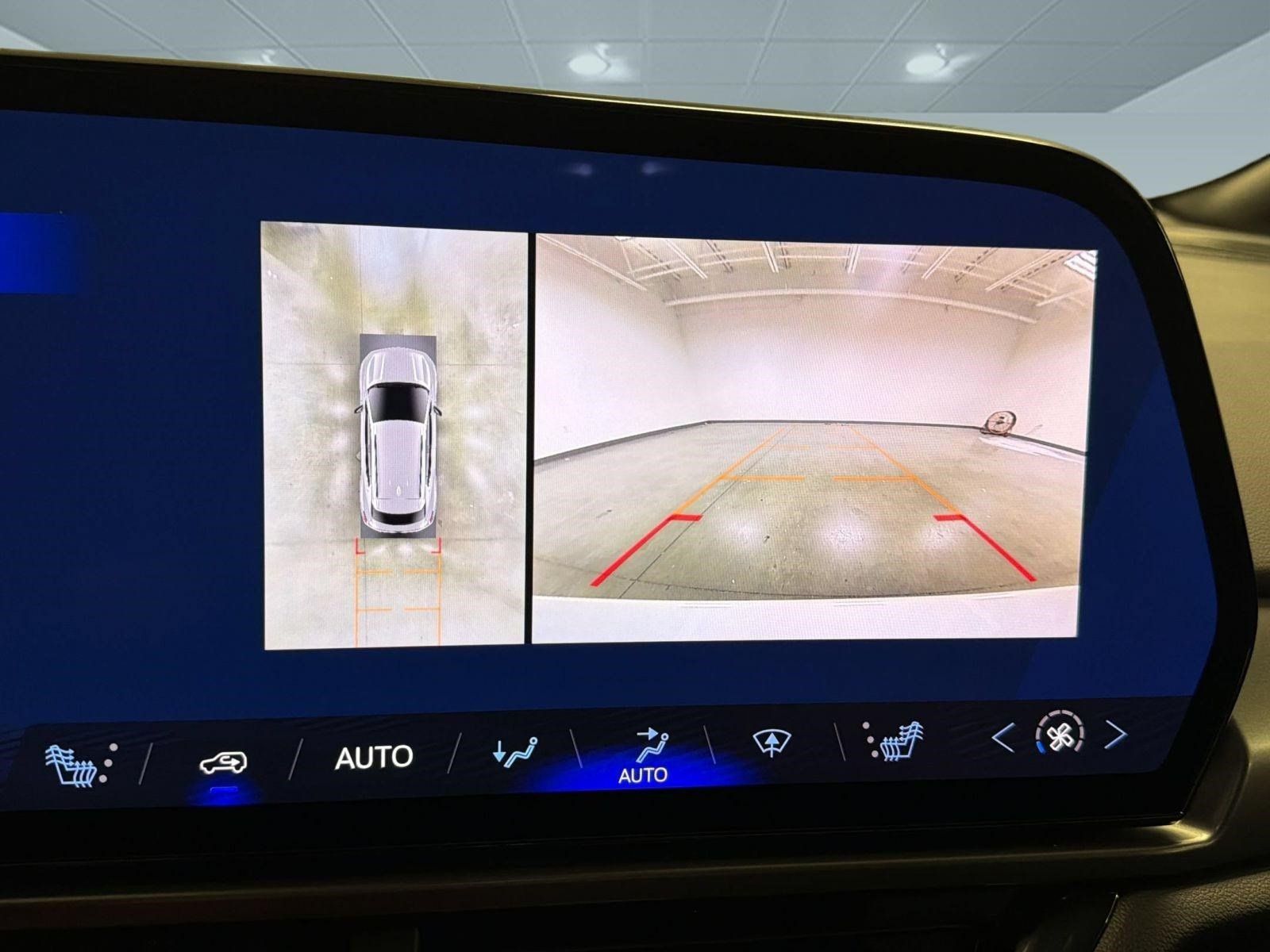 Used 2024 Chevrolet Equinox EV RS FWD image 19