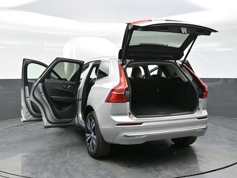 Used 2023 Volvo XC60 B5 Plus w/ Climate Package image 40