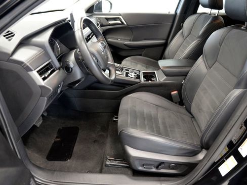 Used 2024 Mitsubishi Outlander SE image 15