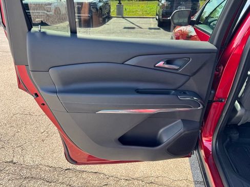 Used 2025 Chevrolet Traverse LT w/ LPO, Floor Liner Package AWD/4WD image 21