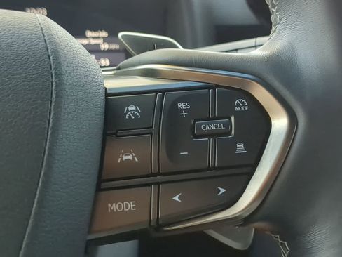 Used 2025 Lexus LX 600 4WD w/ Premium Package image 27