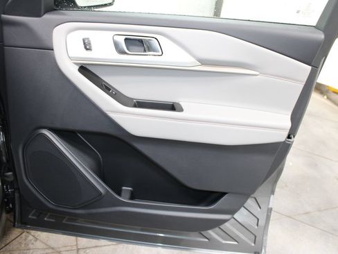 New 2026 Ford Explorer Active w/ Active Comfort Package AWD/4WD image 36