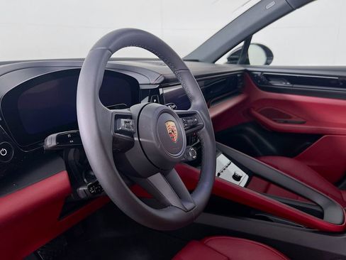 New 2026 Porsche Macan 4 Electric image 4