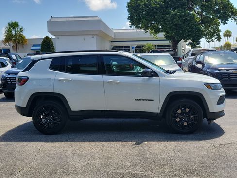 Used 2025 Jeep Compass Latitude w/ Altitude Special Edition AWD/4WD image 2