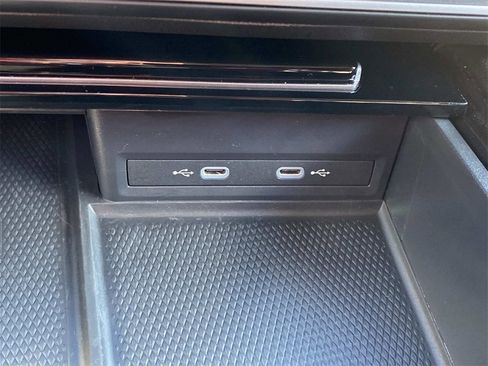 Used 2024 Volkswagen Atlas SE image 31