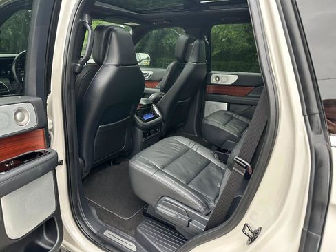 Used 2023 Lincoln Navigator Reserve AWD/4WD image 18