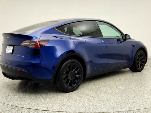 Used 2023 Tesla Model Y AWD image 5