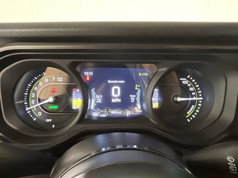 Used 2024 Jeep Wrangler Unlimited w/ Convenience Group AWD/4WD image 20