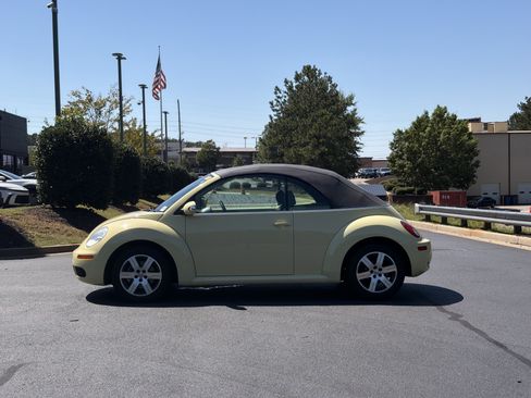 Used 2006 Volkswagen Beetle Convertible w/ Package 1 FWD image 11