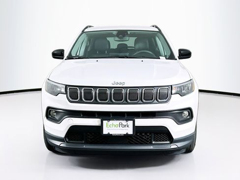 Used 2022 Jeep Compass Latitude FWD image 2