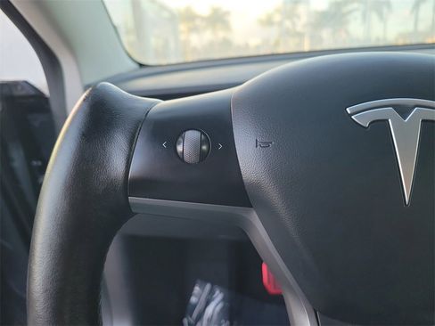 Used 2021 Tesla Model 3 Standard Range Plus image 20