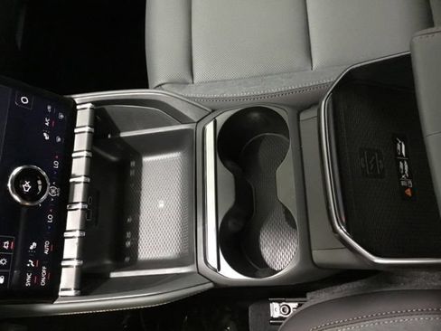 New 2027 GMC Terrain AT4 w/ Technology Package II AWD/4WD image 28