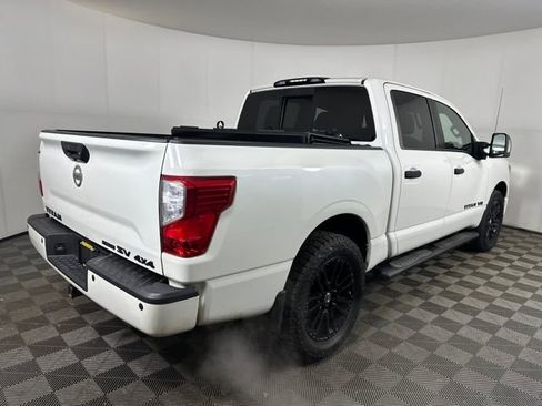 Used 2018 Nissan Titan XD image 3