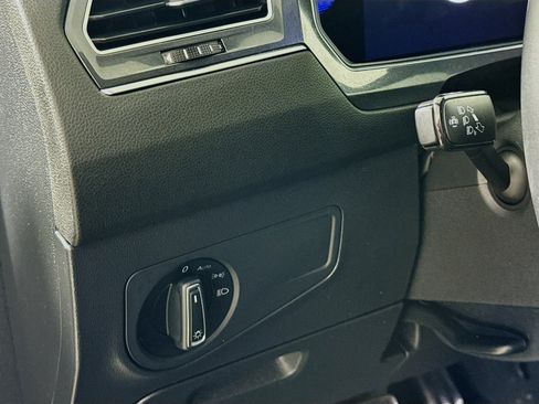 Certified 2023 Volkswagen Tiguan SE R-Line image 13