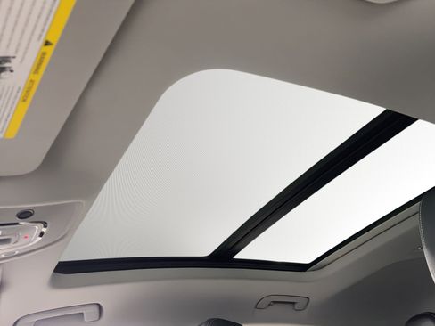 Used 2024 Audi Q8 e-tron Premium Plus image 18