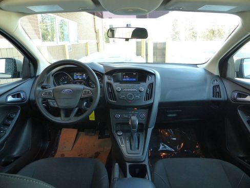 Used 2017 Ford Focus SE FWD image 36