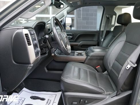 Used 2018 GMC Sierra 3500 Denali w/ Duramax Plus Package image 19