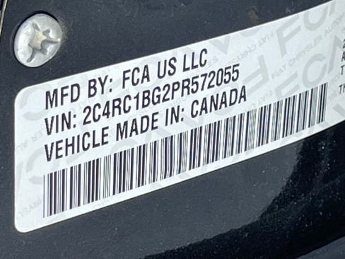 Used 2023 Chrysler Pacifica Touring-L image 36