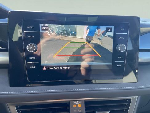 Used 2025 Volkswagen Taos SE image 30