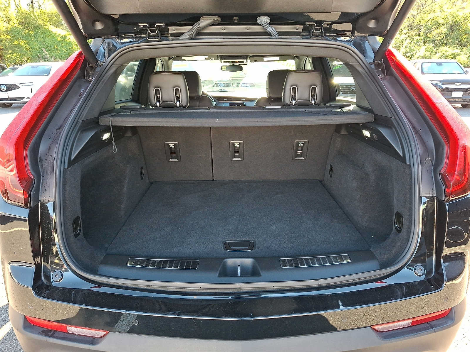 Used 2022 Cadillac XT4 Premium Luxury w/ Safety Alert Package AWD/4WD image 29