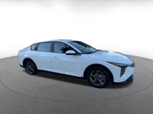 Used 2025 Kia K4 LXS image 2