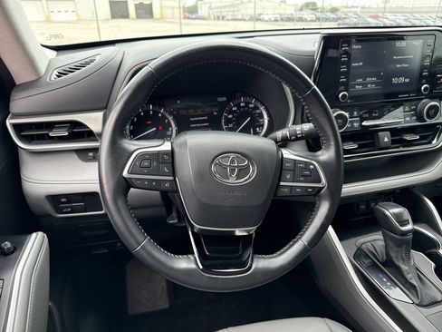 Used 2021 Toyota Highlander XLE FWD image 11
