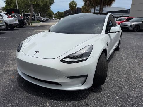 Used 2021 Tesla Model 3 Standard Range Plus RWD image 3