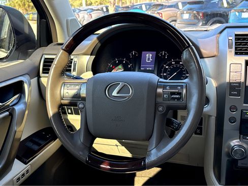 Used 2017 Lexus GX 460 image 19