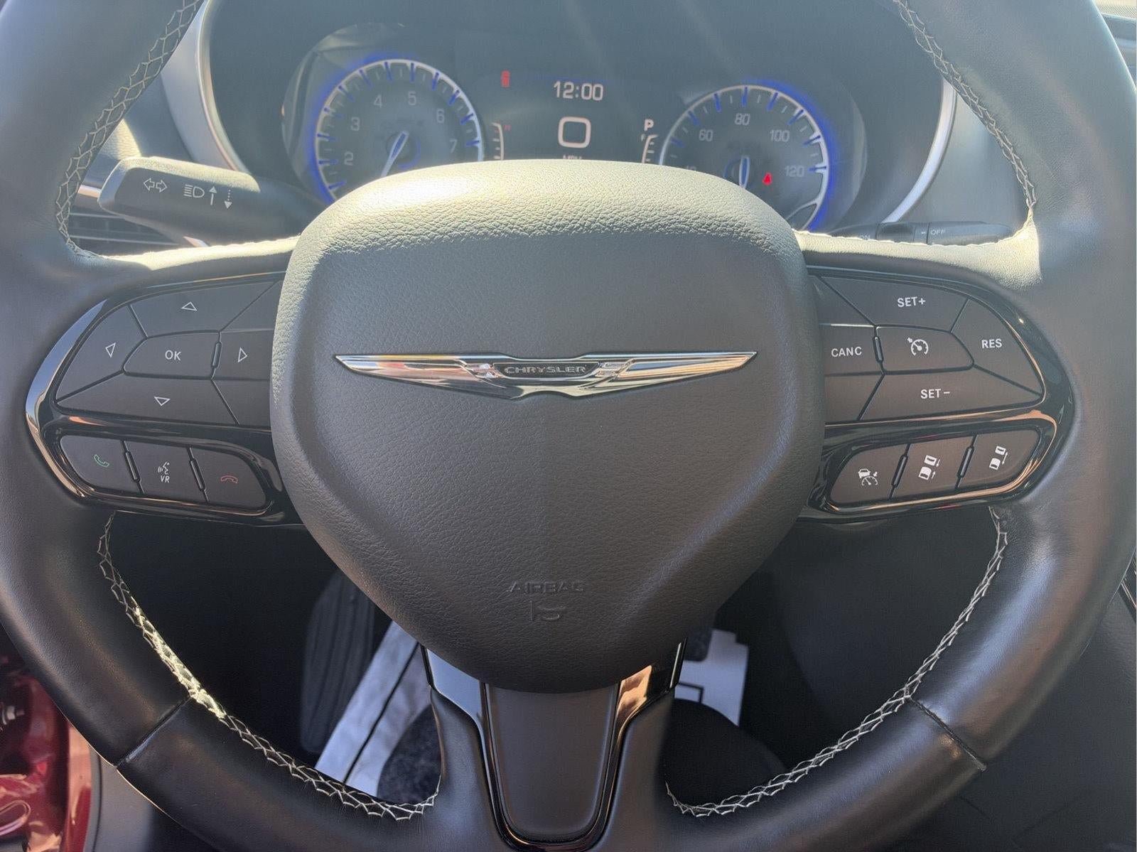 Used 2018 Chrysler Pacifica Touring-L Plus w/ Advanced Safetytec Group FWD image 11