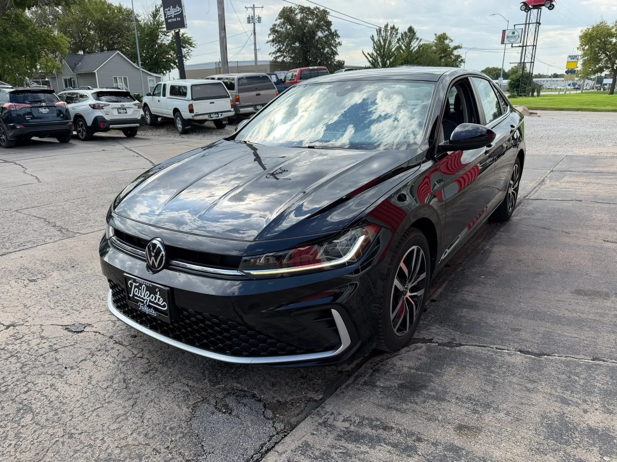 Used 2025 Volkswagen Jetta SE FWD image 4