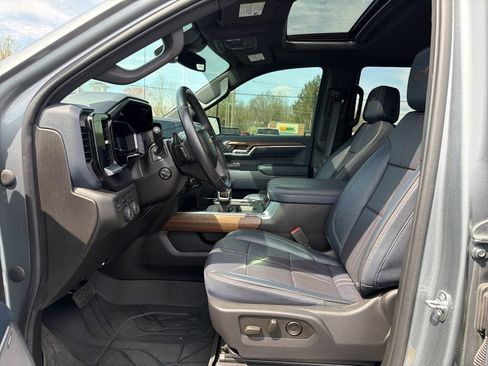 Used 2023 Chevrolet Silverado 1500 High Country w/ Z71 Off-Road Package AWD/4WD image 9