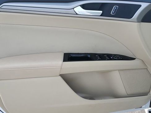 Used 2016 Ford Fusion SE image 6