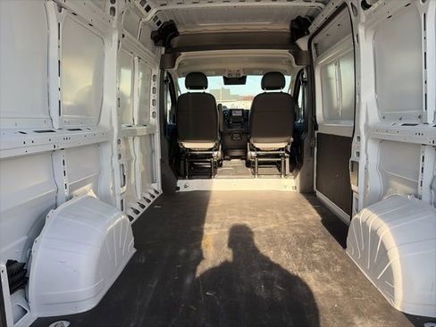 Used 2025 RAM ProMaster 2500 w/ Convenience Group FWD image 5
