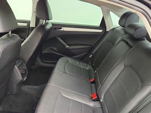 Used 2019 Volkswagen Passat 2.0T Wolfsburg w/ Wheels & Sunroof Package FWD image 19