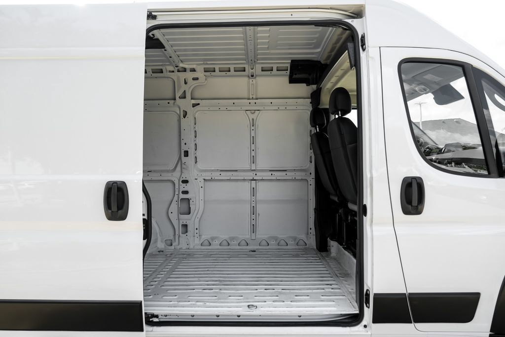 Used 2025 RAM ProMaster 2500 w/ Convenience Group FWD image 34