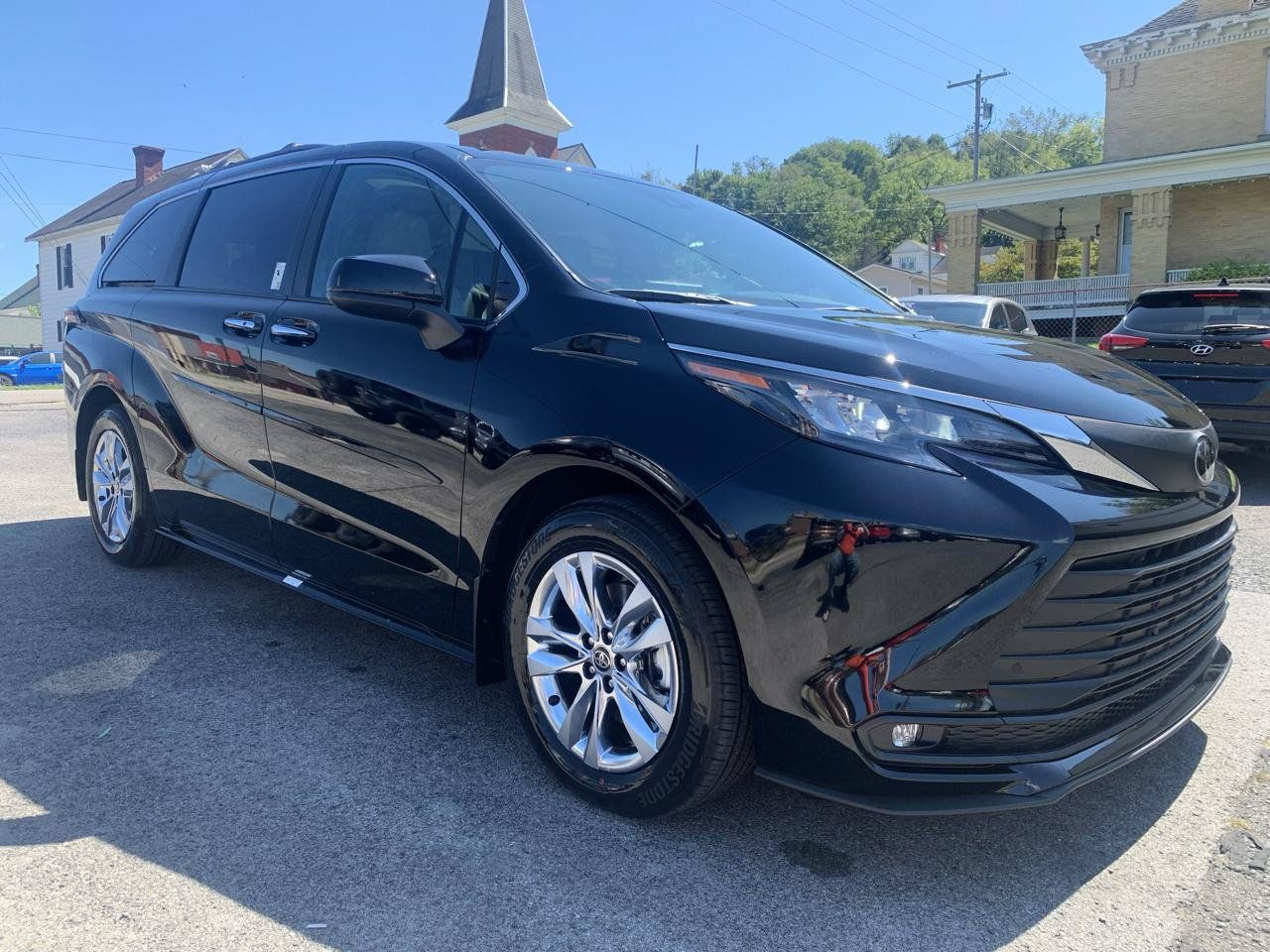 Used 2026 Toyota Sienna XLE AWD/4WD image 6