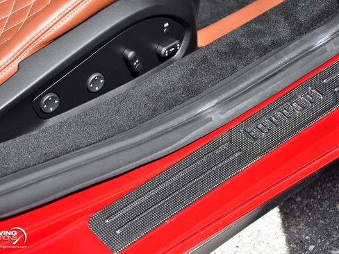 Used 2022 Ferrari F8 Tributo image 23