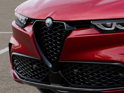 New 2025 Alfa Romeo Tonale w/ Premium Package AWD/4WD image 12