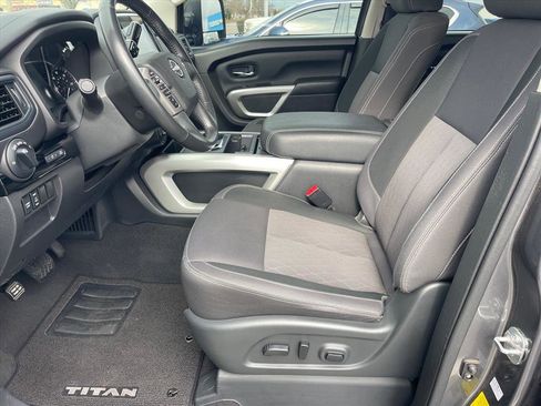Used 2024 Nissan Titan SV w/ SV Convenience Package image 10