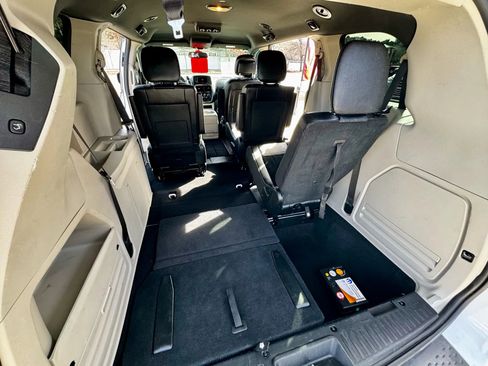 Used 2018 Dodge Grand Caravan SXT image 7