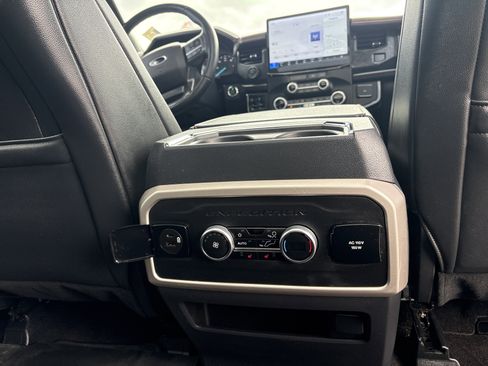 Used 2023 Ford Expedition Limited AWD/4WD image 11