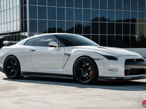 Used 2014 Nissan GT-R Premium image 52