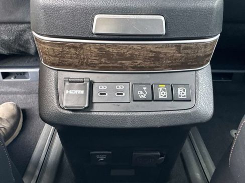 Used 2025 Toyota Sienna Platinum AWD/4WD image 14