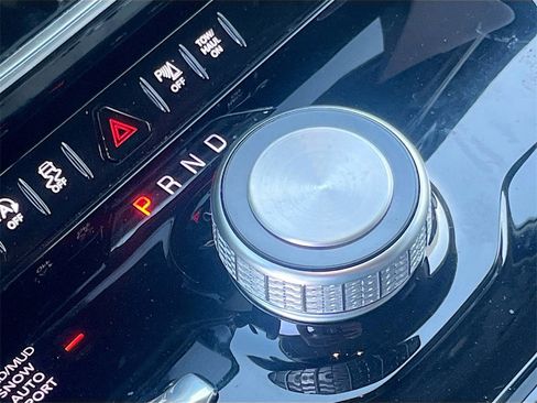 Used 2024 Jeep Wagoneer 4WD w/ Premium Group I image 17