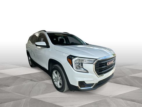 Used 2023 GMC Terrain SLE w/ Driver Convenience Package FWD image 2