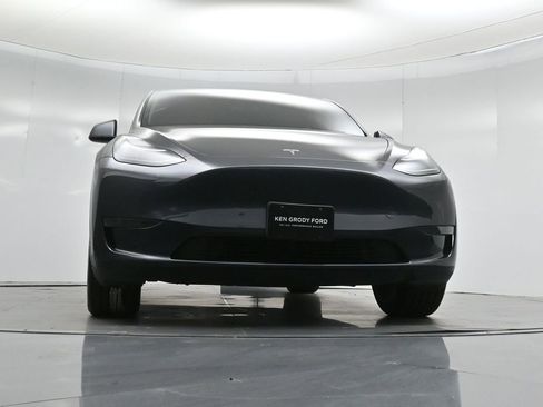 Used 2024 Tesla Model Y Long Range image 41